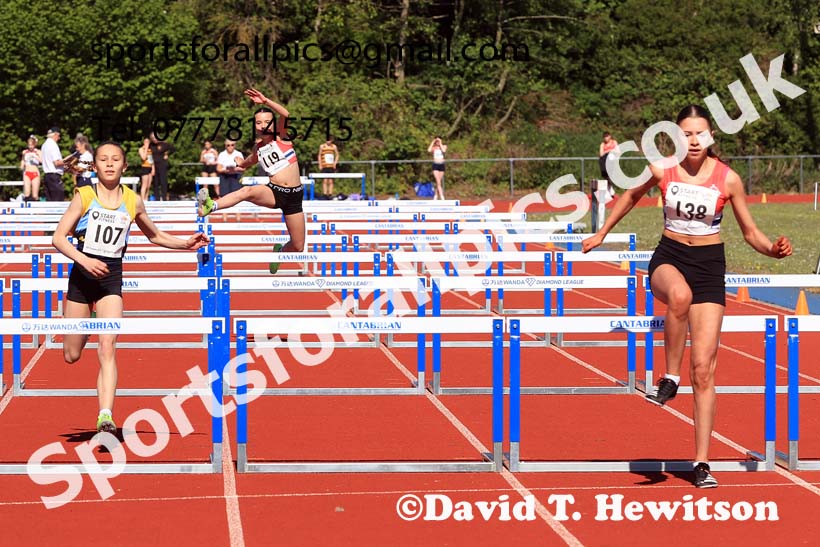 Girls under-13s hurdles, 2025 North Eastern Track and Field Champs., Shildon, County Durham. Photo: David T. Hewitson/Sports for All Pics